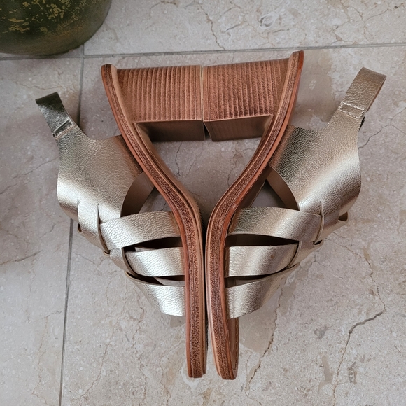 Bella Vita Sandals - Picture 3 of 10